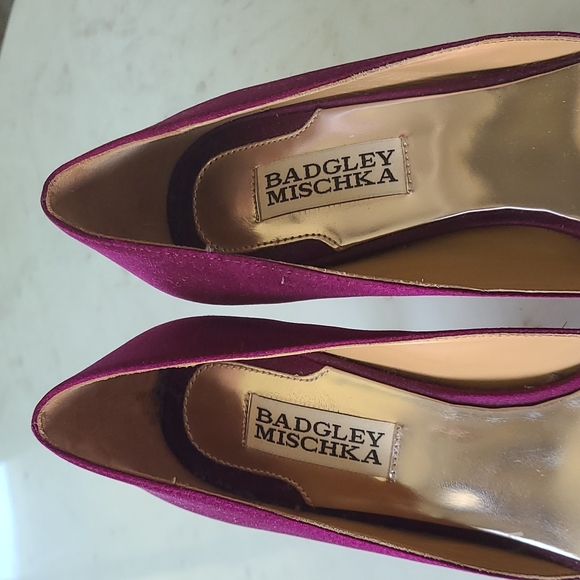 Badgley Mischka Jamaica Wine Satin Peep Toe Heels - Picture 8 of 9